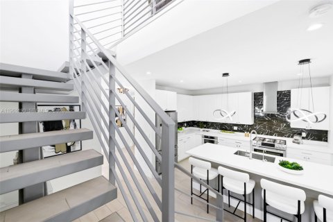 Touwnhouse à vendre à Fort Lauderdale, Floride: 3 chambres, 236.71 m2 № 2023746 - photo 11