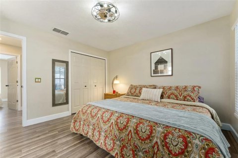 House in Lady Lake, Florida 3 bedrooms, 142.51 sq.m. № 1751085 - photo 12