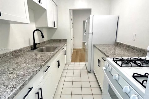 Propiedad comercial en venta en Miami Beach, Florida № 1763912 - foto 16