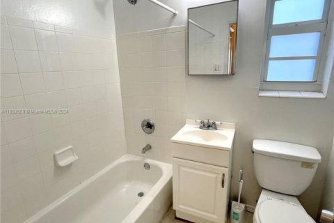 Propiedad comercial en venta en Miami Beach, Florida № 1763912 - foto 23