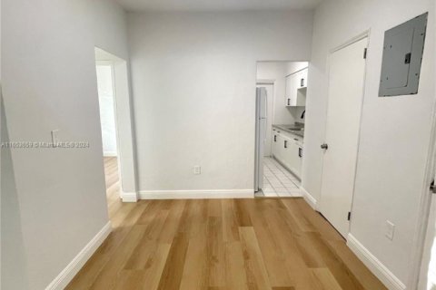 Propiedad comercial en venta en Miami Beach, Florida № 1763912 - foto 15