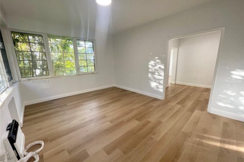 Propiedad comercial en venta en Miami Beach, Florida № 1763912 - foto 14
