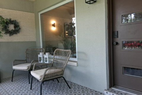 House in Saint Petersburg, Florida 5 bedrooms, 245.17 sq.m. № 2420392 - photo 4