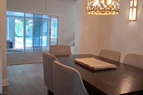 House in Saint Petersburg, Florida 5 bedrooms, 245.17 sq.m. № 2420392 - photo 11
