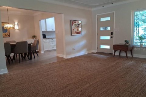 House in Saint Petersburg, Florida 5 bedrooms, 245.17 sq.m. № 2420392 - photo 7