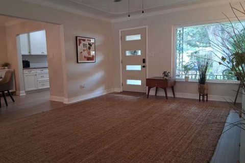 House in Saint Petersburg, Florida 5 bedrooms, 245.17 sq.m. № 2420392 - photo 6