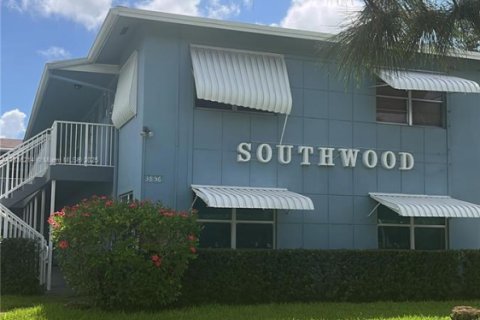 Condominio en venta en Hollywood, Florida, 2 dormitorios, 78.04 m2 № 1887725 - foto 3