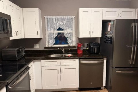 Casa en venta en Deltona, Florida, 3 dormitorios, 146.14 m2 № 2095768 - foto 2