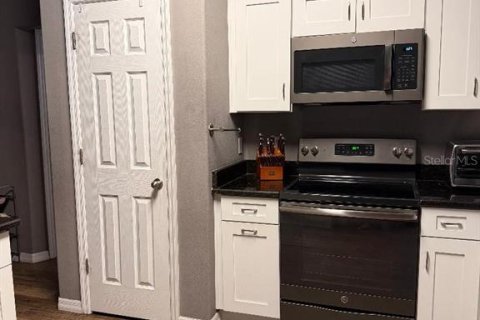 Casa en venta en Deltona, Florida, 3 dormitorios, 146.14 m2 № 2095768 - foto 3