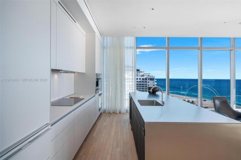 Condo in Miami Beach, Florida, 4 bedrooms  № 2026209 - photo 20
