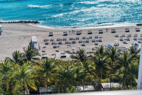 Condo in Miami Beach, Florida, 4 bedrooms  № 2026209 - photo 25