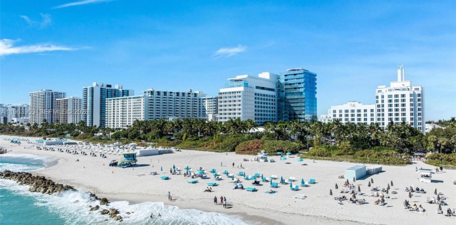 Condo in Miami Beach, Florida, 4 bedrooms  № 2026209