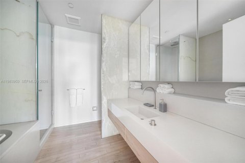 Condo in Miami Beach, Florida, 4 bedrooms  № 2026209 - photo 29