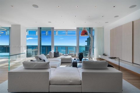 Condo in Miami Beach, Florida, 4 bedrooms  № 2026209 - photo 12
