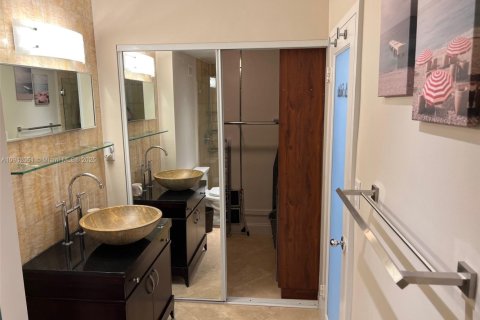 Condominio en alquiler en Miami Beach, Florida, 50.63 m2 № 1812378 - foto 20