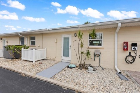 Condo in Sarasota, Florida, 1 bedroom  № 2206894 - photo 2