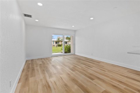 Condo in Sarasota, Florida, 1 bedroom  № 2206894 - photo 5