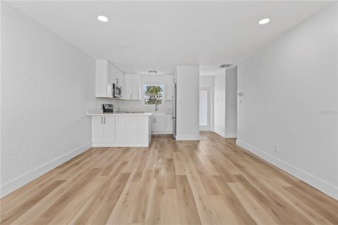 Condo in Sarasota, Florida, 1 bedroom  № 2206894 - photo 4