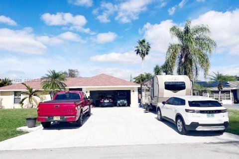 House in Port St. Lucie, Florida 3 bedrooms, 129.51 sq.m. № 2001611 - photo 4