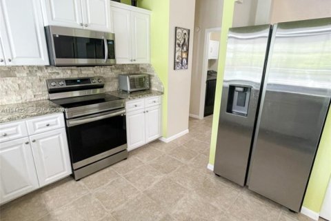 House in Port St. Lucie, Florida 3 bedrooms, 129.51 sq.m. № 2001611 - photo 19