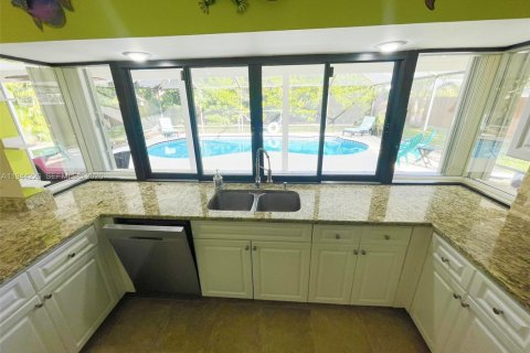 House in Port St. Lucie, Florida 3 bedrooms, 129.51 sq.m. № 2001611 - photo 17