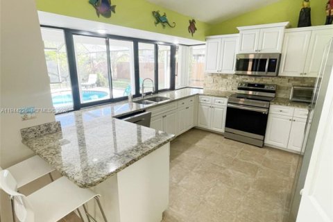 House in Port St. Lucie, Florida 3 bedrooms, 129.51 sq.m. № 2001611 - photo 15