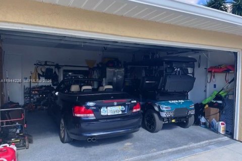 House in Port St. Lucie, Florida 3 bedrooms, 129.51 sq.m. № 2001611 - photo 6