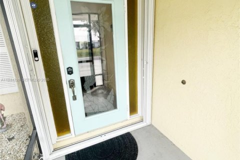 House in Port St. Lucie, Florida 3 bedrooms, 129.51 sq.m. № 2001611 - photo 7