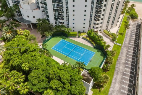 Condo in Sunny Isles Beach, Florida, 3 bedrooms  № 1925138 - photo 29