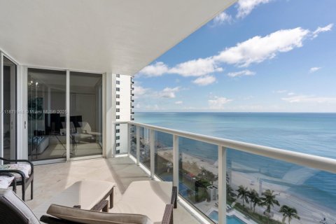 Condo in Sunny Isles Beach, Florida, 3 bedrooms  № 1925138 - photo 23