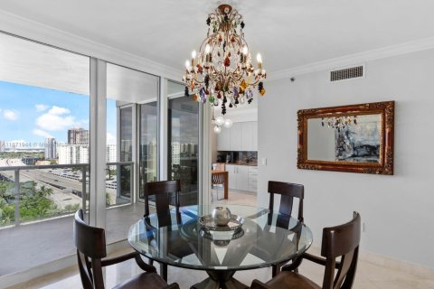 Condo in Sunny Isles Beach, Florida, 3 bedrooms  № 1925138 - photo 9