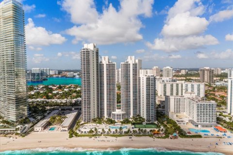 Condo in Sunny Isles Beach, Florida, 3 bedrooms  № 1925138 - photo 28