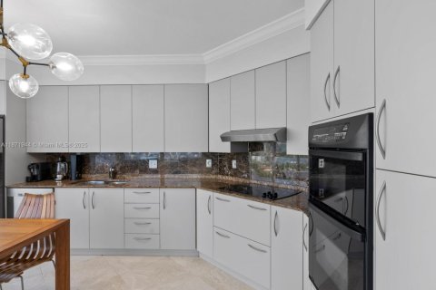 Condo in Sunny Isles Beach, Florida, 3 bedrooms  № 1925138 - photo 2