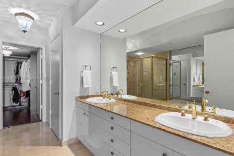 Condo in Sunny Isles Beach, Florida, 3 bedrooms  № 1925138 - photo 16