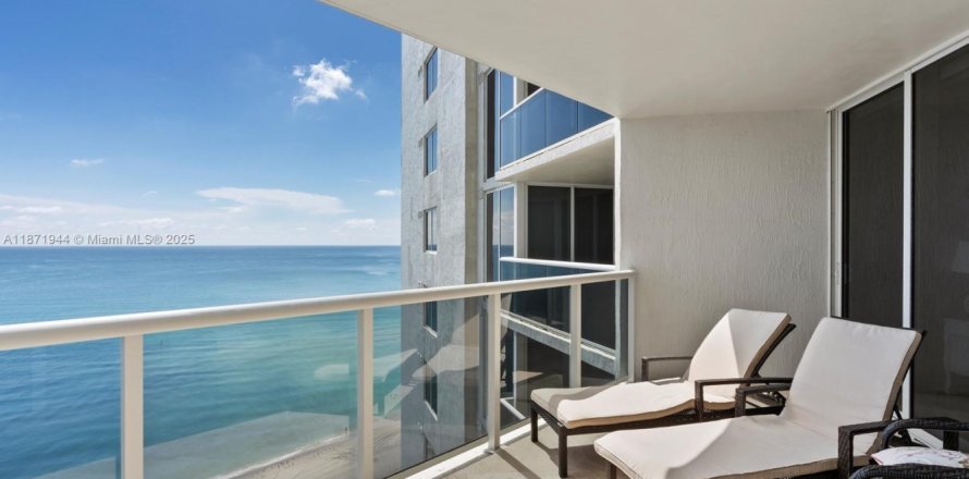 Condo in Sunny Isles Beach, Florida, 3 bedrooms  № 1925138
