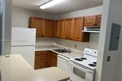 Condo in Plantation, Florida, 2 bedrooms  № 1944949 - photo 1