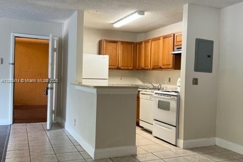 Condo in Plantation, Florida, 2 bedrooms  № 1944949 - photo 2