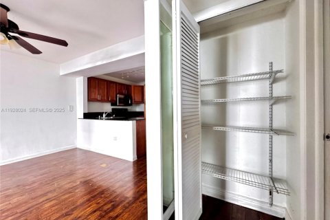 Copropriété à vendre à Miami Beach, Floride: 1 chambre, 51.47 m2 № 1988252 - photo 15
