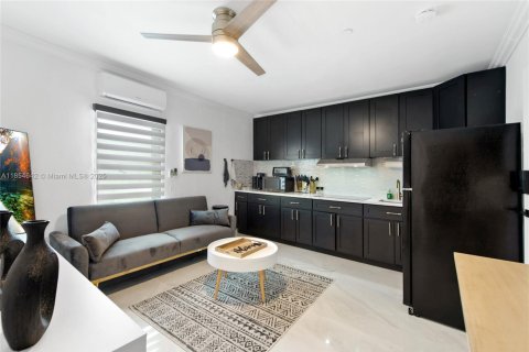 Apartamento en alquiler en Tavernier, Florida, 1 dormitorio, 815.12 m2 № 1981273 - foto 3