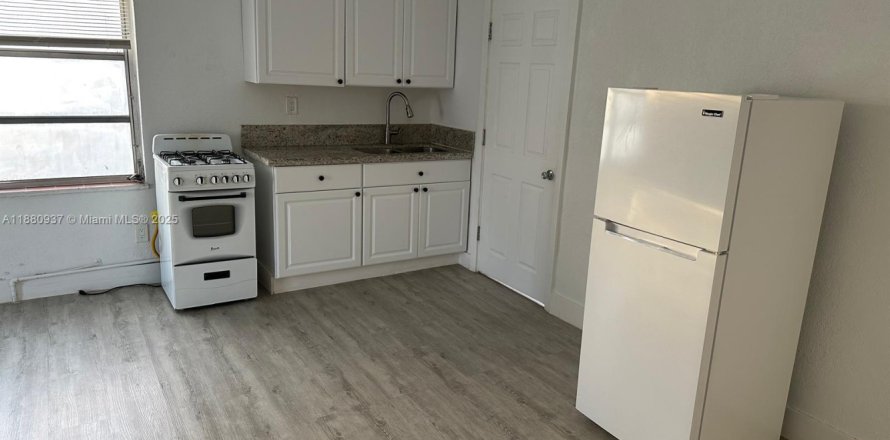 Propiedad comercial en Miami Beach, Florida 1 dormitorio, 509.85 m2 № 1931217