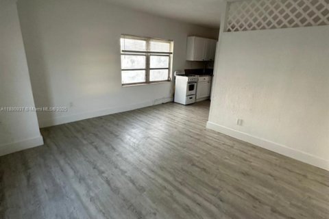 Propiedad comercial en alquiler en Miami Beach, Florida, 1 dormitorio, 509.85 m2 № 1931217 - foto 16