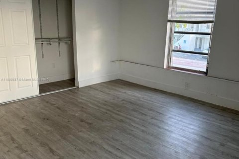 Propiedad comercial en alquiler en Miami Beach, Florida, 1 dormitorio, 509.85 m2 № 1931217 - foto 12