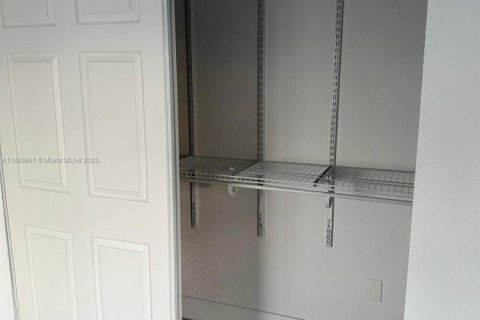 Propiedad comercial en alquiler en Miami Beach, Florida, 1 dormitorio, 509.85 m2 № 1931217 - foto 5