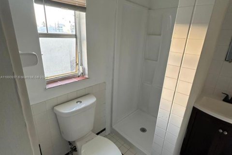 Propiedad comercial en alquiler en Miami Beach, Florida, 1 dormitorio, 509.85 m2 № 1931217 - foto 2