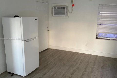 Propiedad comercial en alquiler en Miami Beach, Florida, 1 dormitorio, 509.85 m2 № 1931217 - foto 8