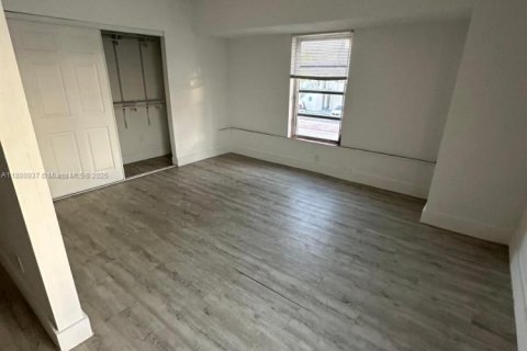 Propiedad comercial en alquiler en Miami Beach, Florida, 1 dormitorio, 509.85 m2 № 1931217 - foto 3