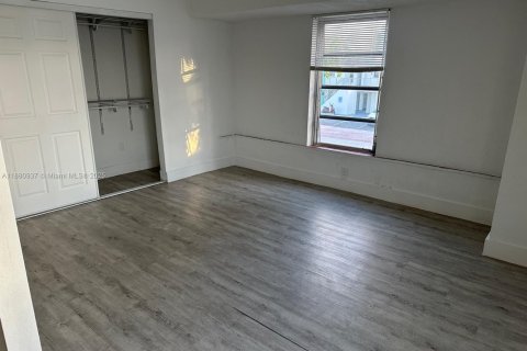 Propiedad comercial en alquiler en Miami Beach, Florida, 1 dormitorio, 509.85 m2 № 1931217 - foto 17