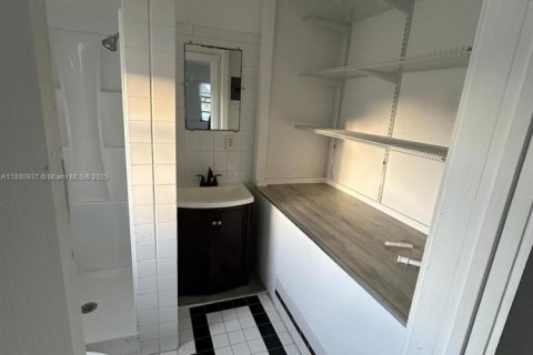 Propiedad comercial en alquiler en Miami Beach, Florida, 1 dormitorio, 509.85 m2 № 1931217 - foto 7