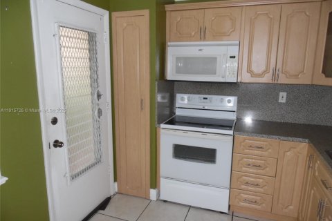 Condominio en venta en Miami, Florida, 1 dormitorio, 83.43 m2 № 2016232 - foto 3