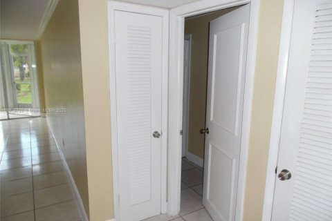 Condominio en venta en Miami, Florida, 1 dormitorio, 83.43 m2 № 2016232 - foto 18